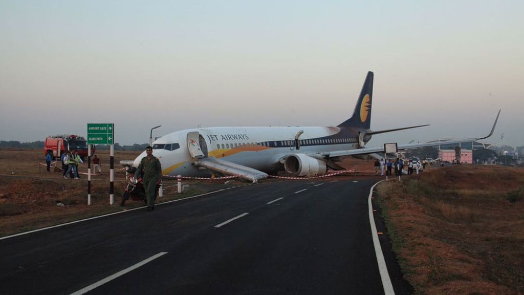 Un avión se sale de la pista y deja 15 heridos en La India