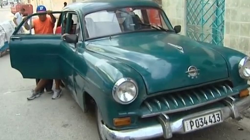 Los "almendrones", imprescindibles en el paisaje cubano