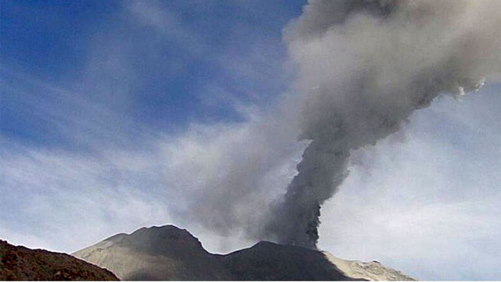 El volcán Sabancaya, en plena erupción tras 200 años dormido
