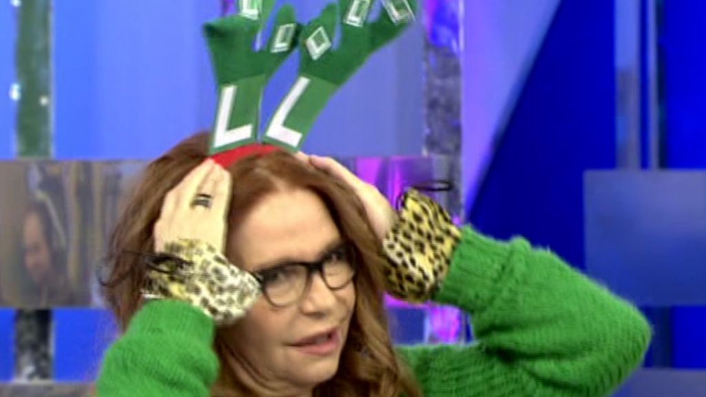 Sus compañeros le dan la bienvenida con dos regalos muy originales