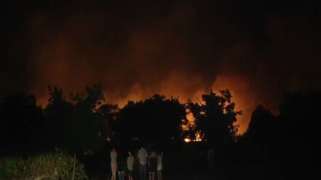 Tercer pueblo desalojado por los incendios en la Sierra de Gata