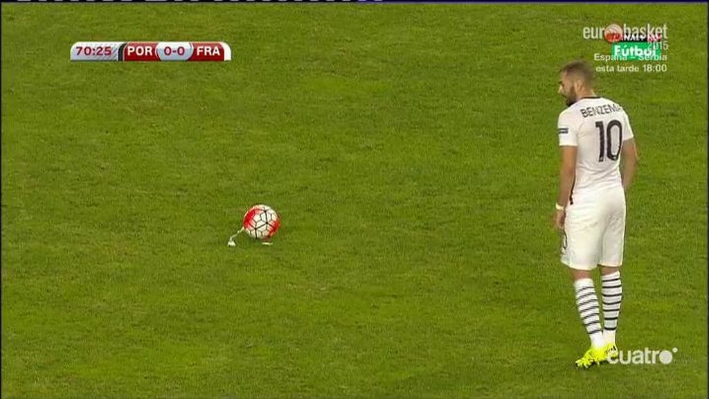 Benzema trató de marcar ante Portugal de todos los modos posibles