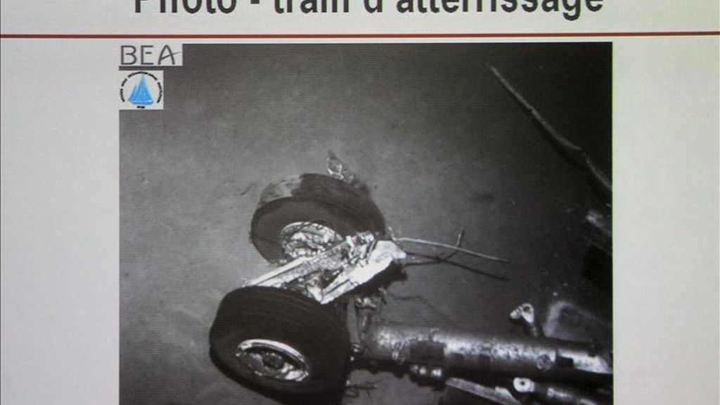 Imagen del tren de aterrizaje del AF-447, proyectada durante una rueda de prensa ofrecida por la ministra francesa de Transportes, Nathalie Kosciusko-Morizet, en el aeropuerto de Le Borget, cerca de París, Francia. EFE/Archivo Imagen del tren de aterrizaje del AF-447, proyectada durante una rueda de prensa ofrecida por la ministra francesa de Transportes, Nathalie Kosciusko-Morizet, en el aeropuerto de Le Borget, cerca de París, Francia. EFE/Archivo