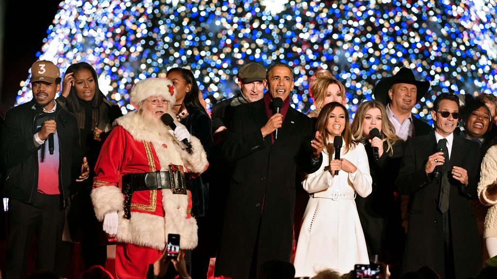 Obama canta 'Jingle Bells' junto a Marc Anthony y Eva Longoria