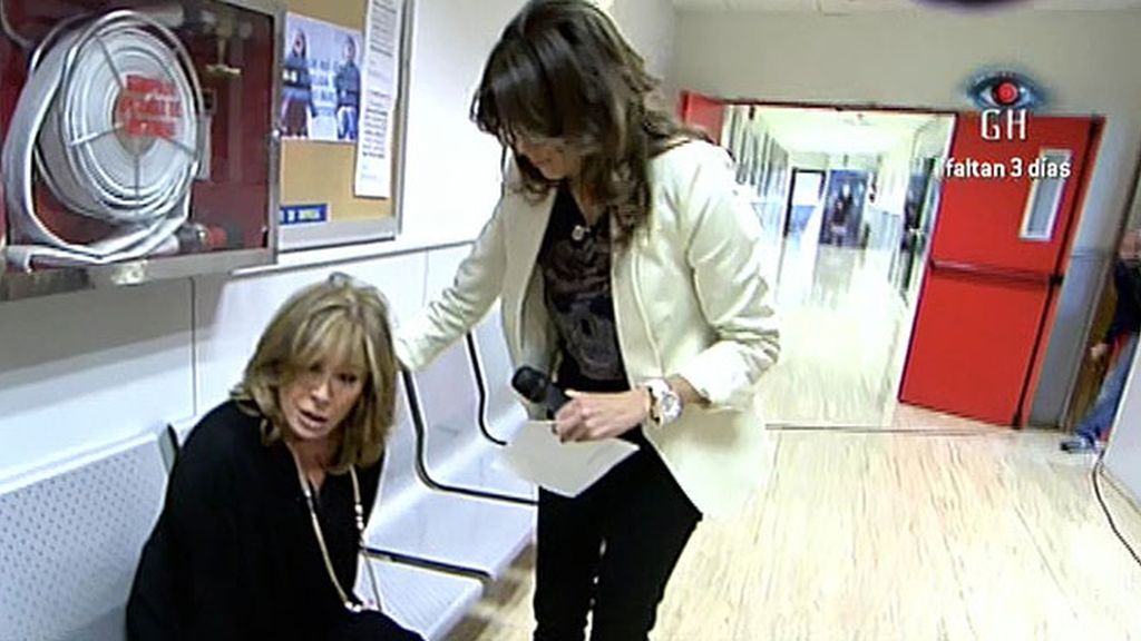 Tras saber que Mónica se había sometido al polígrafo, Mila simula un ataque de ansiedad