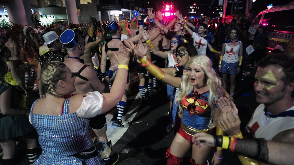 El multitudinario 'Mardi Gras' de Sydney presiona por el matrimonio igualitario