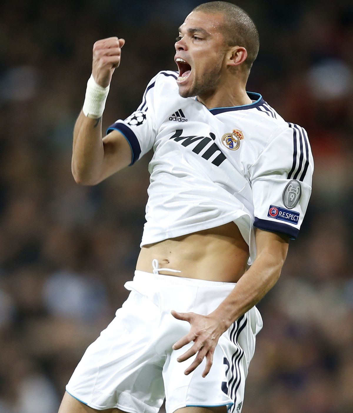 Pepe celebra el primer gol de los blancos ante el Borussia de Dormundt