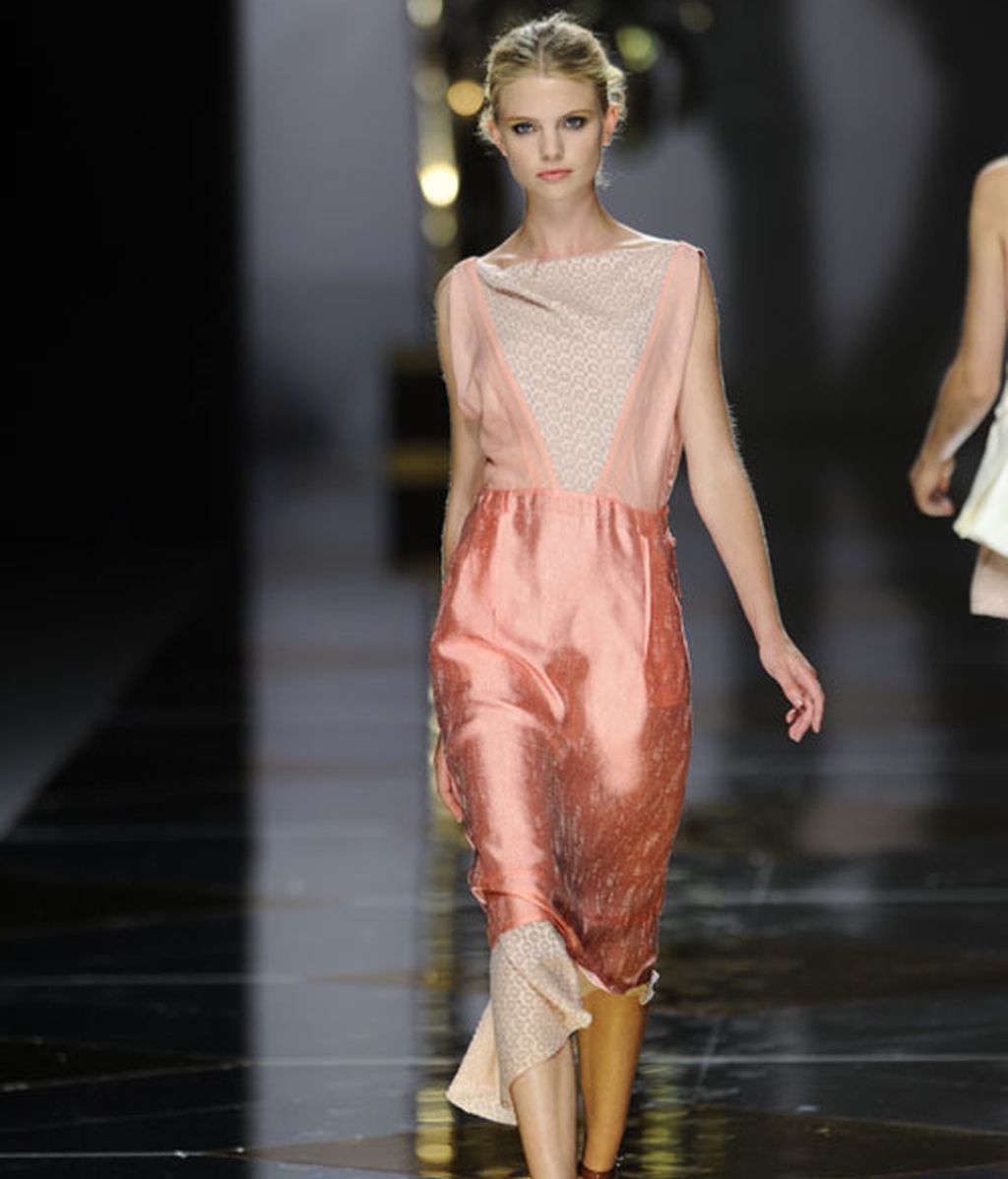 Colores vidriosos y sensualidad en la propuesta de Ailanto