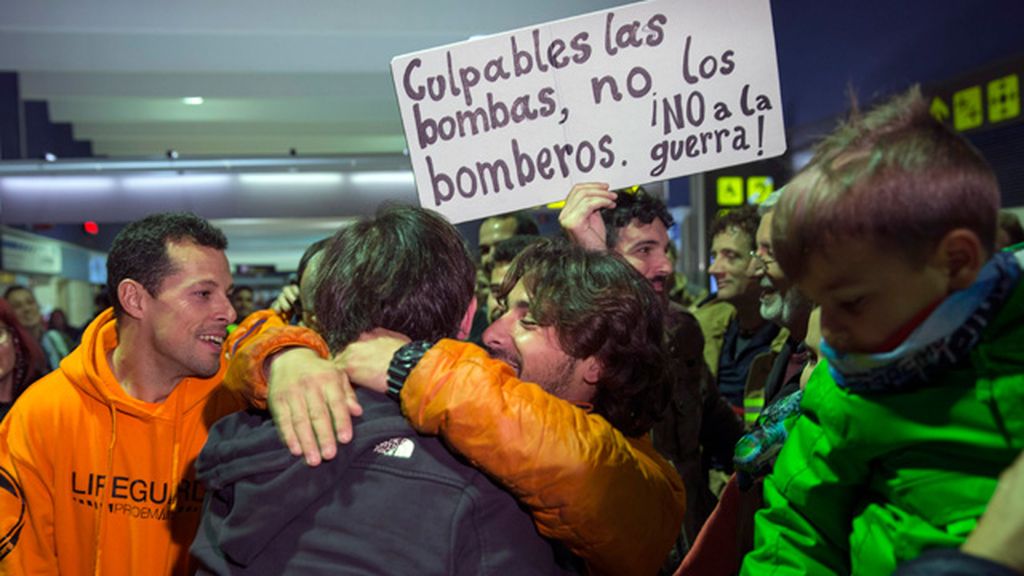 Los tres bomberos españoles detenidos en Lesbos ya están en casa