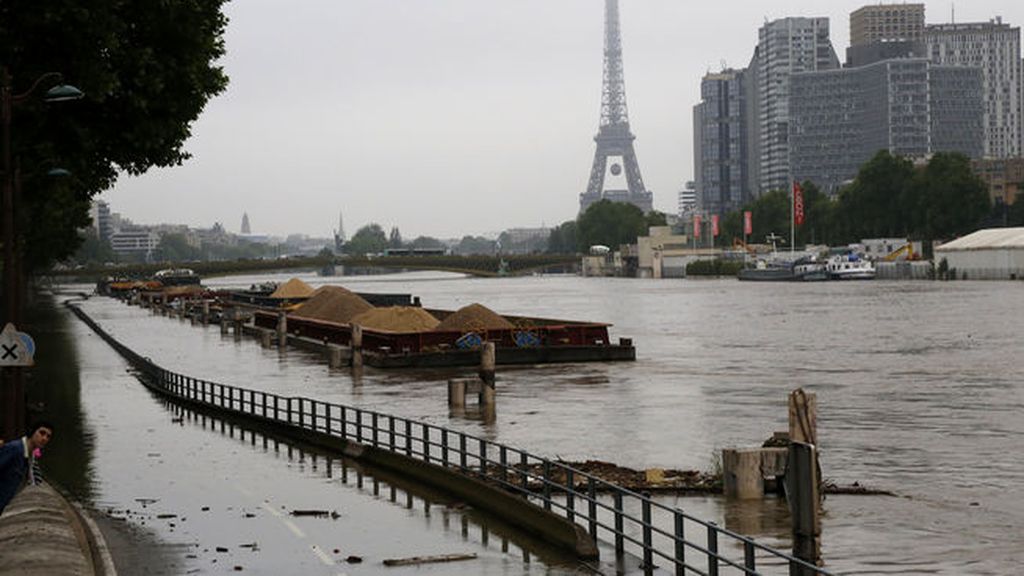 Cinco muertos y miles de evacuados por las inundaciones en Francia