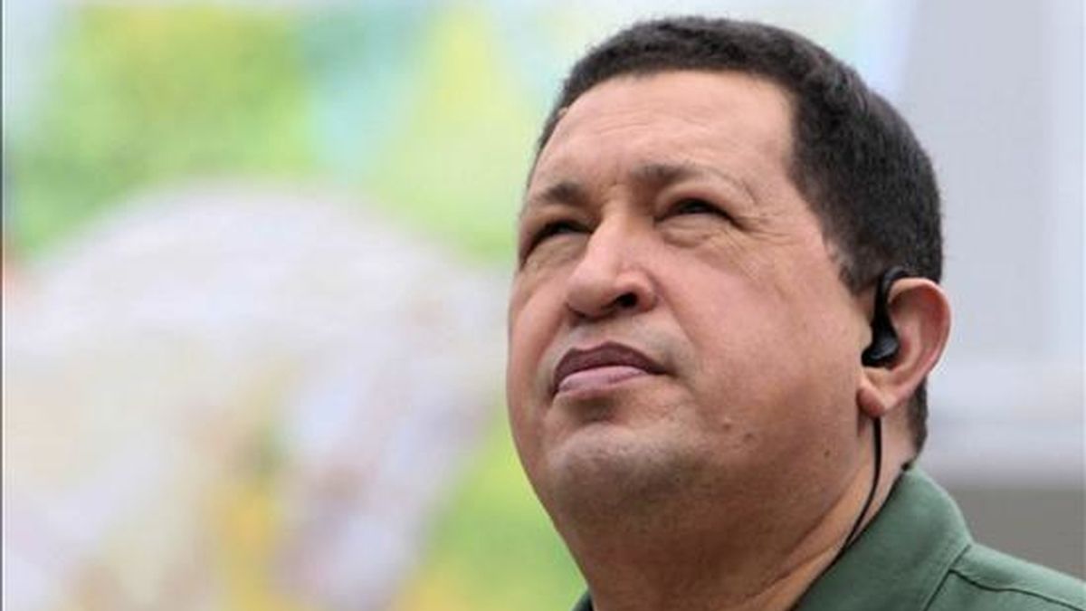 El presidente de Venezuela, Hugo Chávez, defendió las expropiaciones que ha realizado a lo largo de esta semana incluida la hecha a un terreno de la empresa Polar, dando seguimiento a un proceso que desarrolla desde hace meses. EFE/Prensa Miraflores
