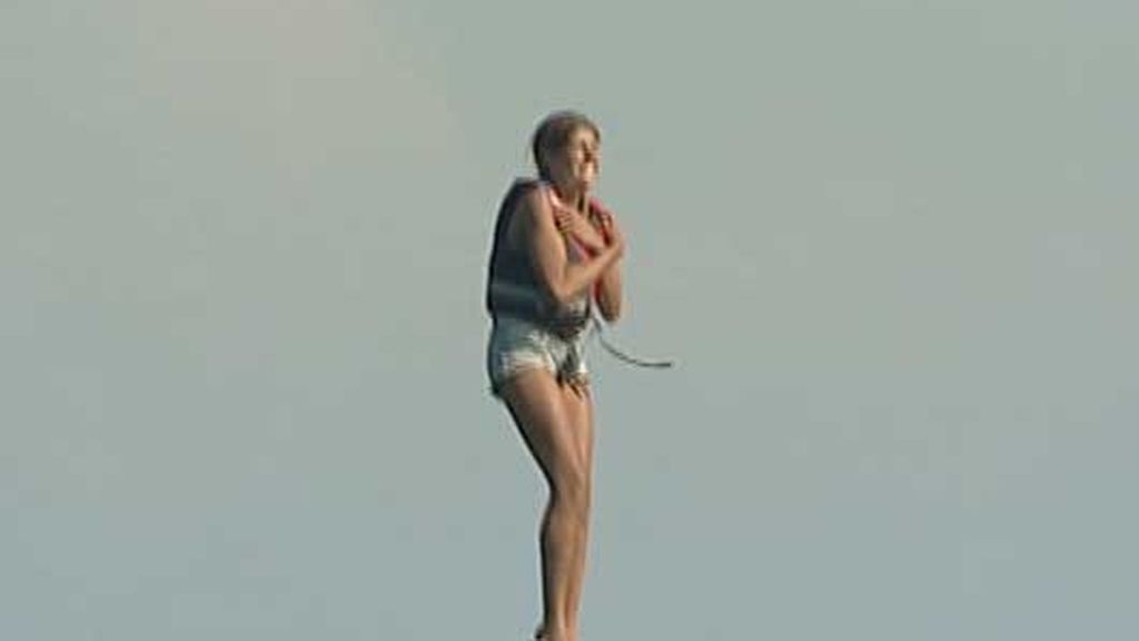 Los anónimos saltan del helicóptero