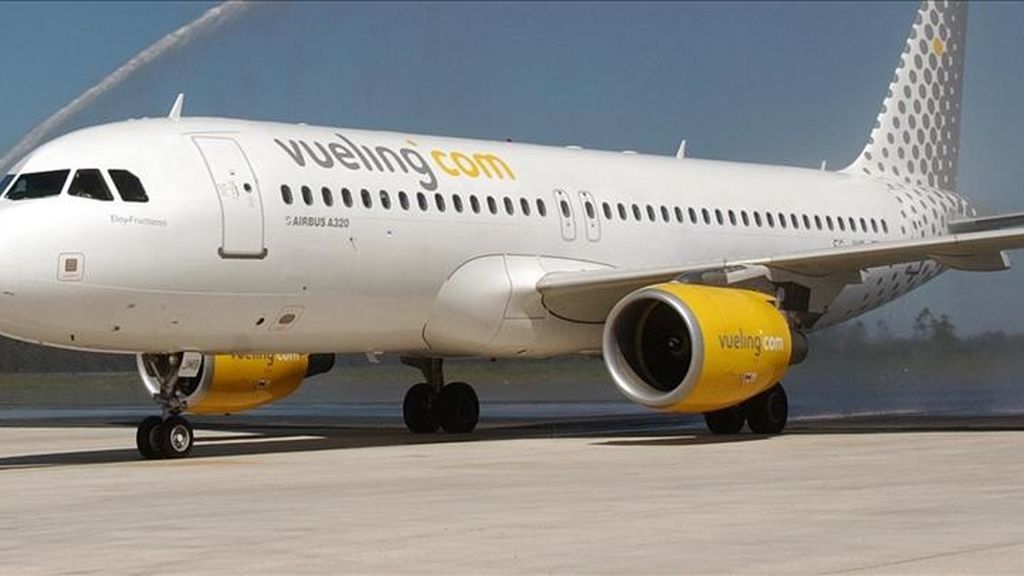 Imagen de un avión de la compañía 'Vueling'. EFE/Archivo Imagen de un avión de la compañía 'Vueling'. EFE/Archivo