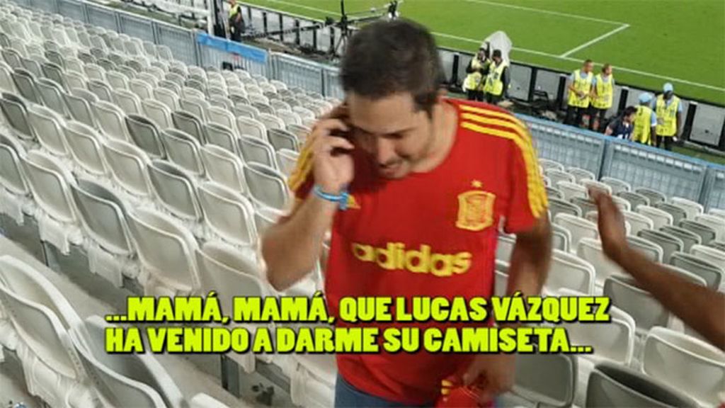 No todos los españoles se quedan tristes. Yago se lleva la camiseta de Lucas Vázquez