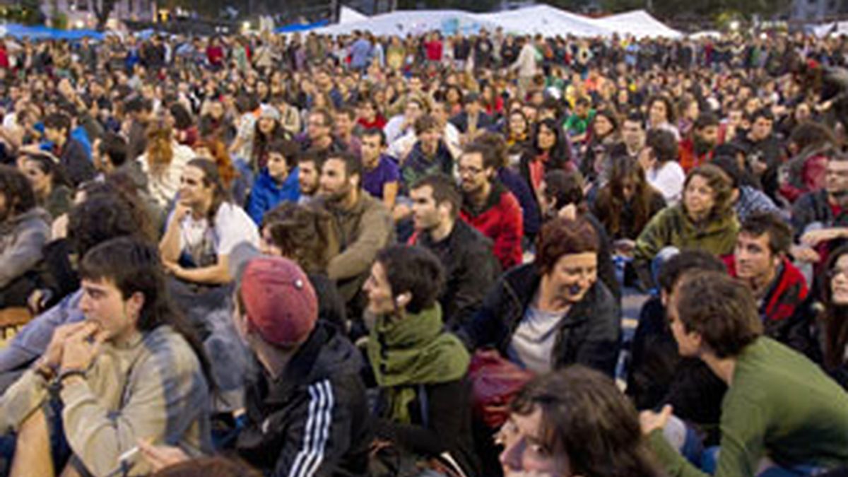Los 'indignados' de Barcelona deciden abandonar la acampada nocturna. Vídeo: Informativos Telecinco