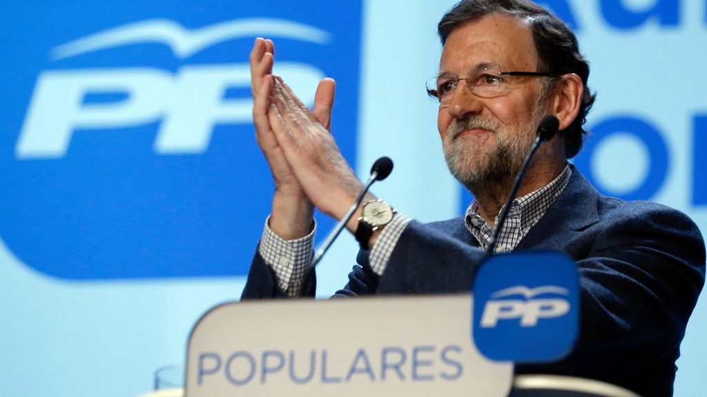 Rajoy carga en Valencia contra "los adanes que florecen por doquier"