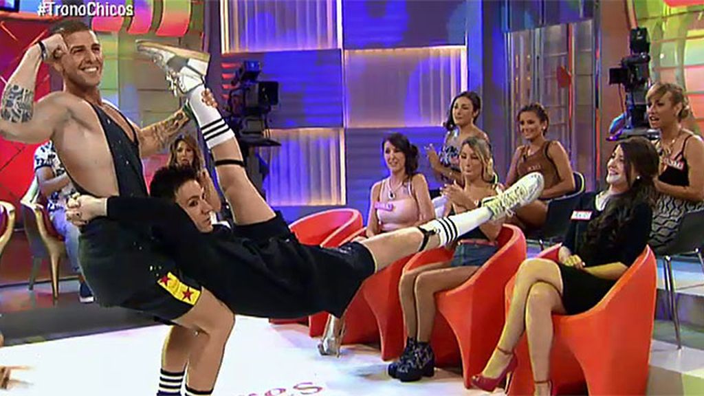 Labrador se apunta al baile con Los Jemelos Labrador se apunta al baile con Los Jemelos