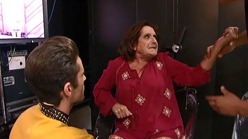 Carmen, enfadada: "¿Os vais a reír de mí? ¡No pienso salir!"