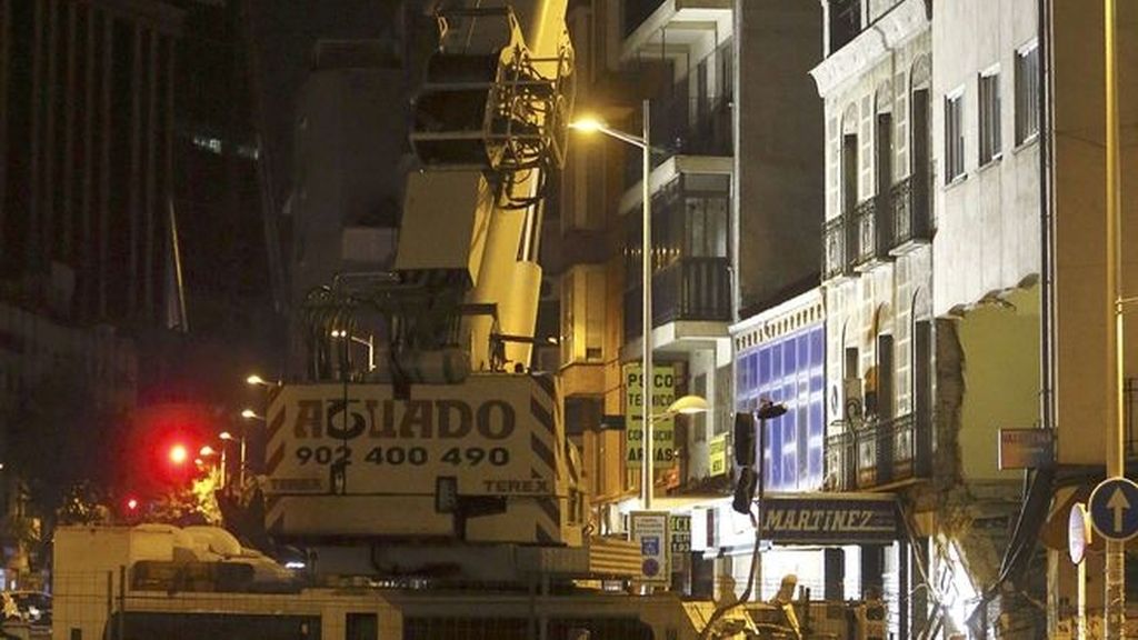 Desalojadas 12 familias de un bloque de viviendas en Madrid