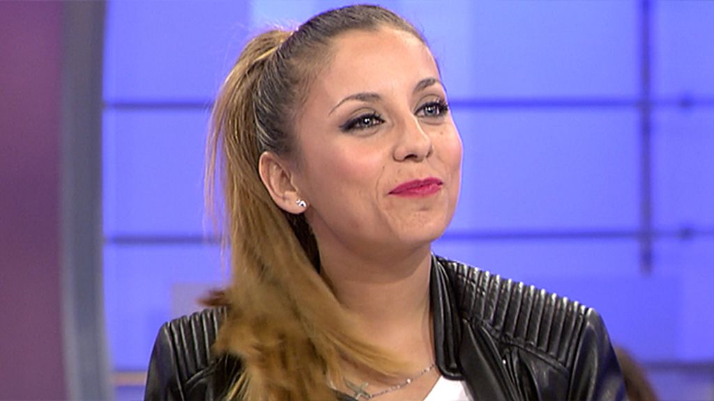Tania pone a hacer glúteos hasta a Paquito
