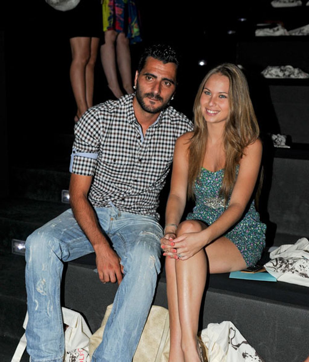 Desfile de famosos en Cibeles 2011