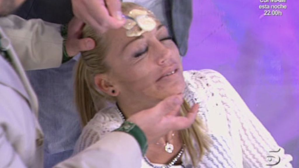 La sesión de belleza de Belén Esteban
