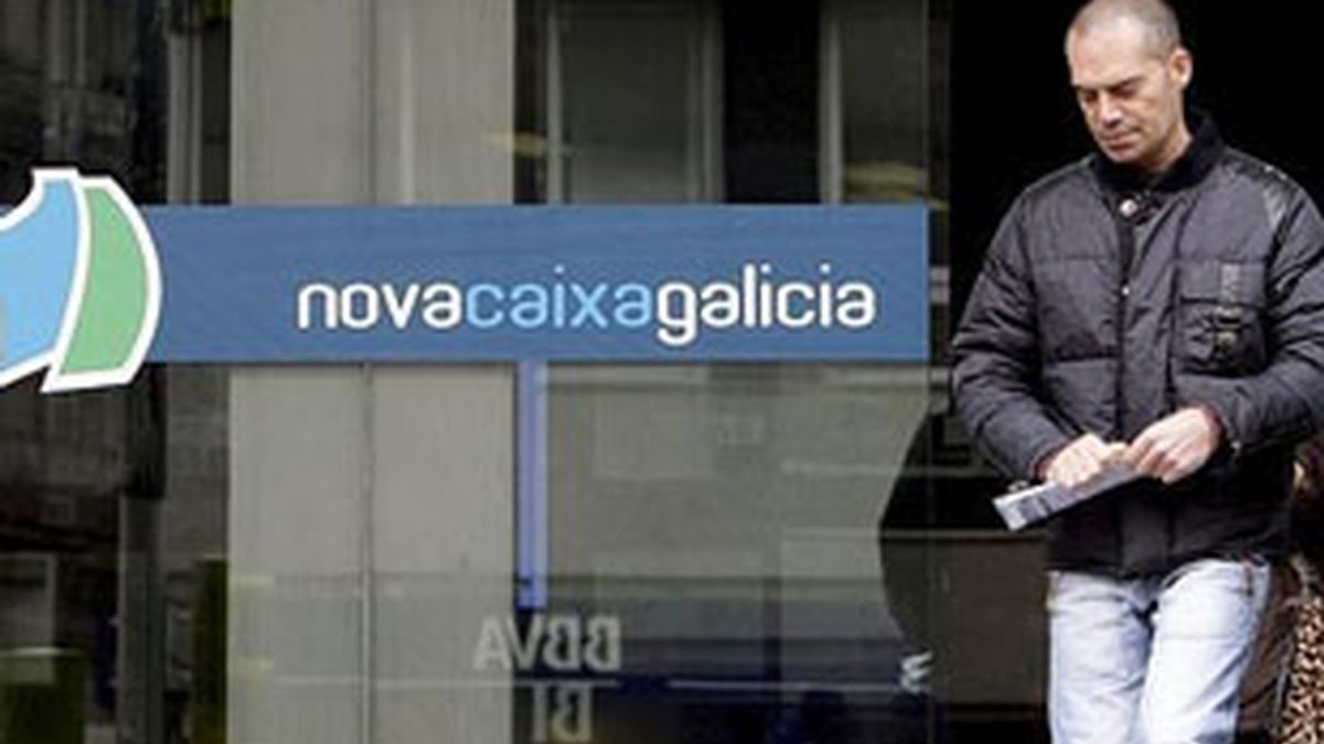 Imagen de archivo de una sucursal de NovaCaixa Galicia. Foto: EFE.