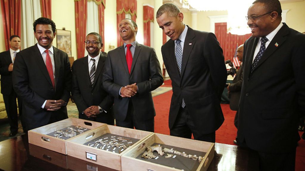 Obama conoce a ‘Lucy’, el esqueleto más antiguo de la humanidad