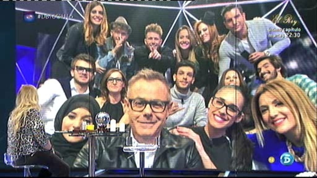 Jordi González se hace un ‘selfie’ con la grada del universo 'Gran Hermano'