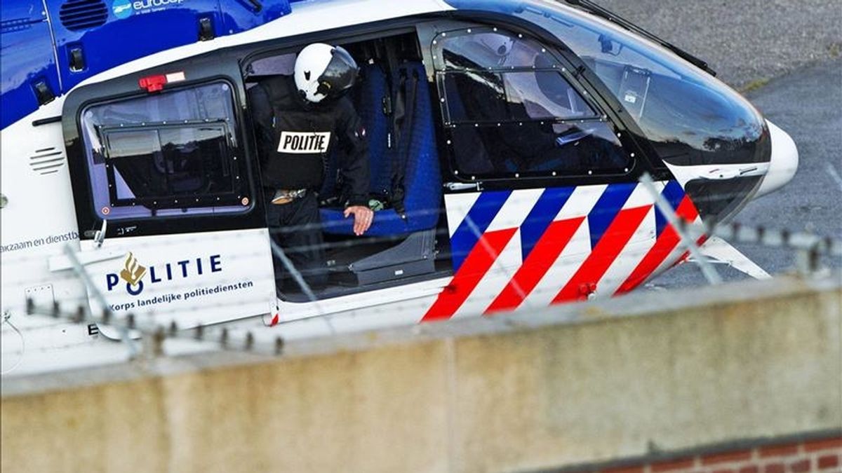 Un helicóptero transporta al exgeneral Mladic en la prisión de Scheveningen, en La Haya (Holanda). EFE