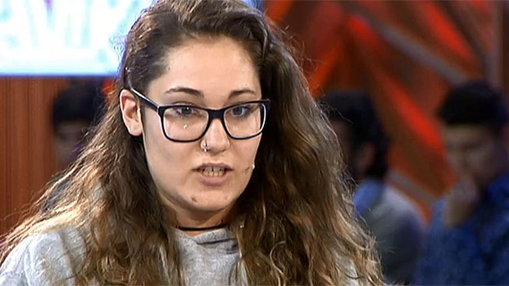 Natalia le gana la partida a Pelayo con Zaida