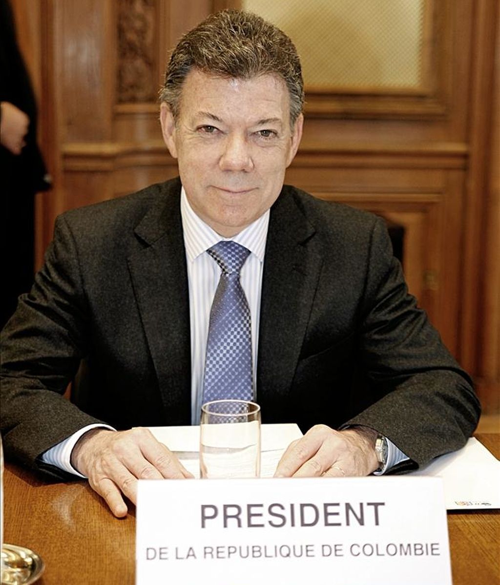 El presidente colombiano, Juan Manuel Santos, posa ayer durante una reunión en la sede de la organización para la Cooperación y el Desarrollo Económico (OCDE) en París (Francia). EFE
