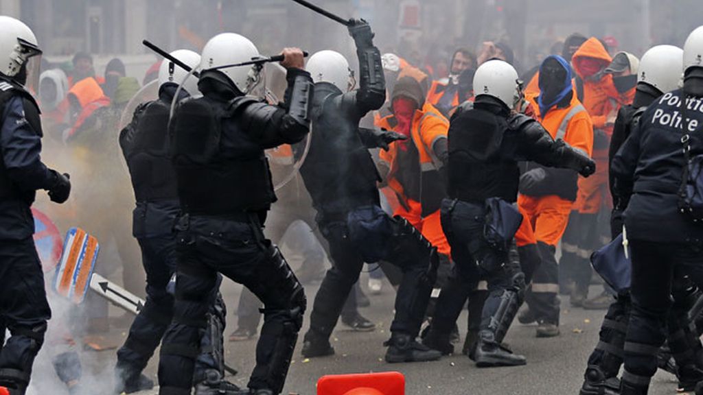 Las protestas en Bruselas contra los recortes dejan una veintena de heridos