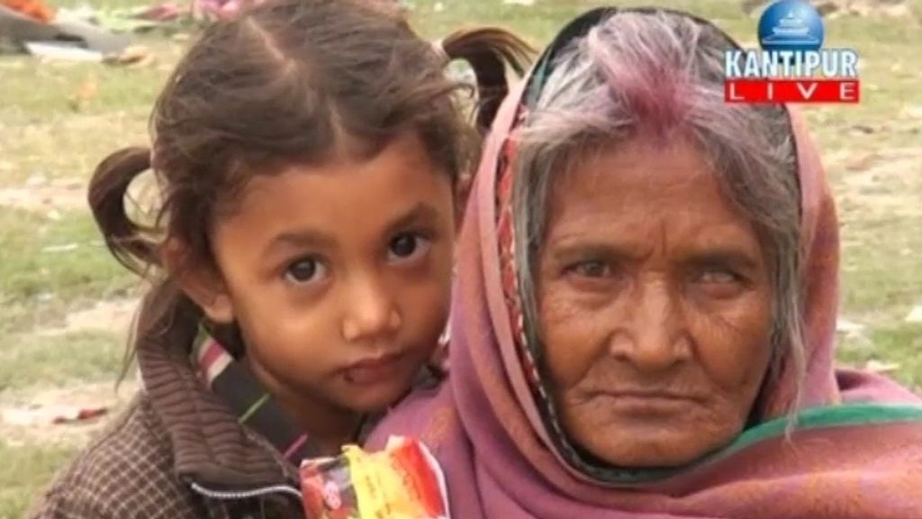 Miles de nepalíes huyen de la ciudad al campo por temor a las réplicas