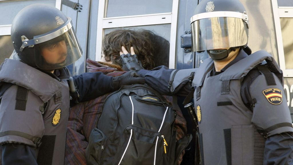 Disturbios entre policía y estudiantes en Valencia