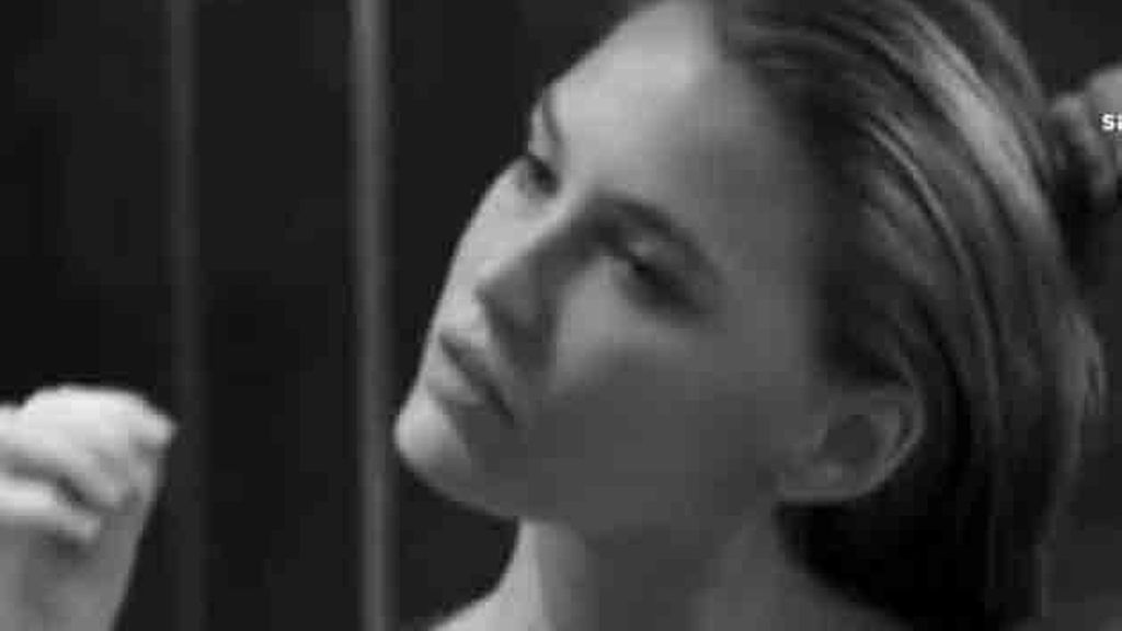 La ex novia de Di Caprio es la protagonista de un anuncio muy sensual de la firma Under Me