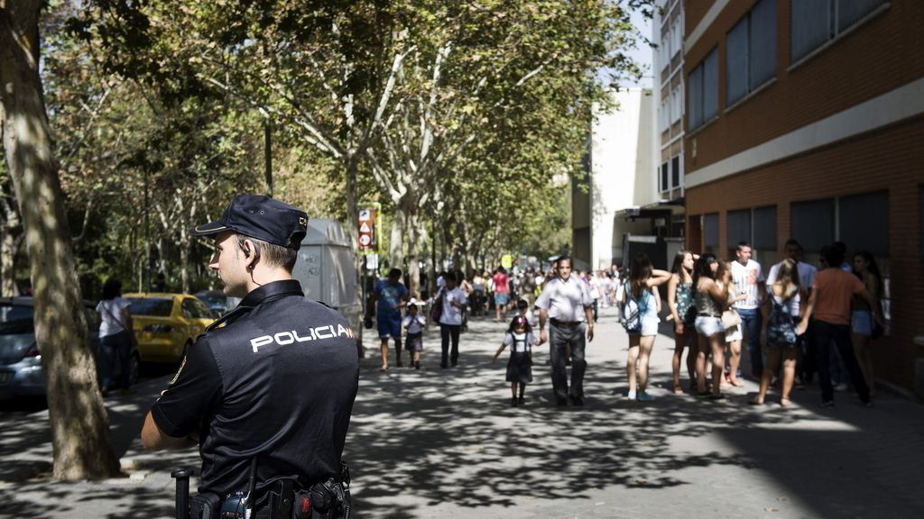 La policía vigila la vuelta al cole en Madrid