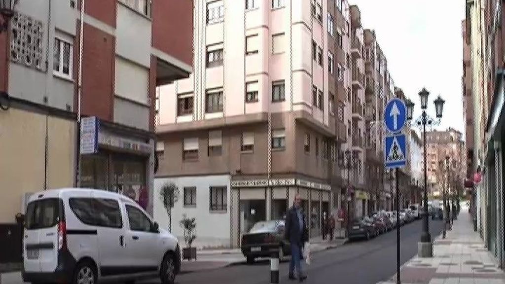Aparecen en Oviedo tres bebés abandonados en una vivienda