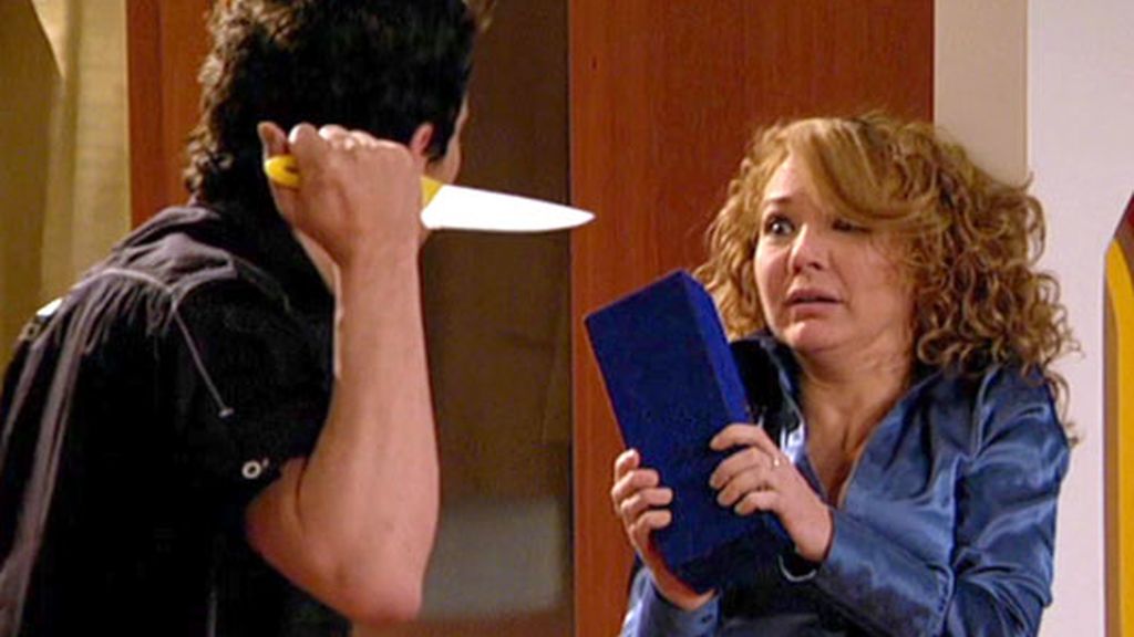 Luisma se enrolla con una cleptómana