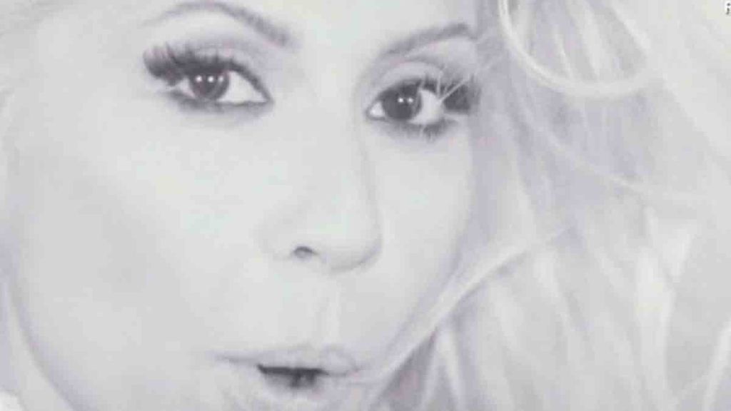 A sus 46 años, la cantante luce espectacular en su último videoclip