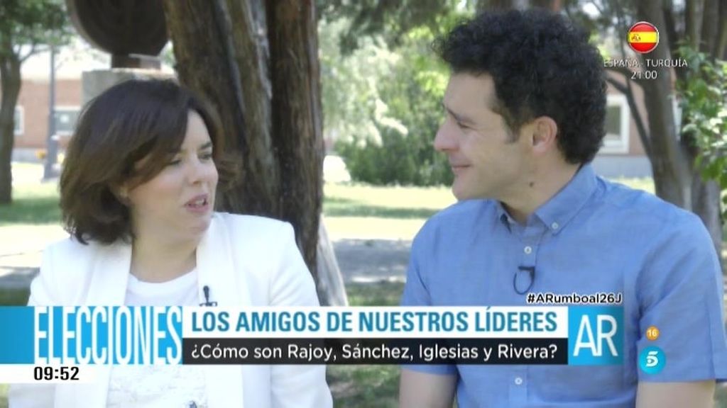 Soraya Sáenz: "Mi hijo me pide que mi jefe me deje volver prontito"