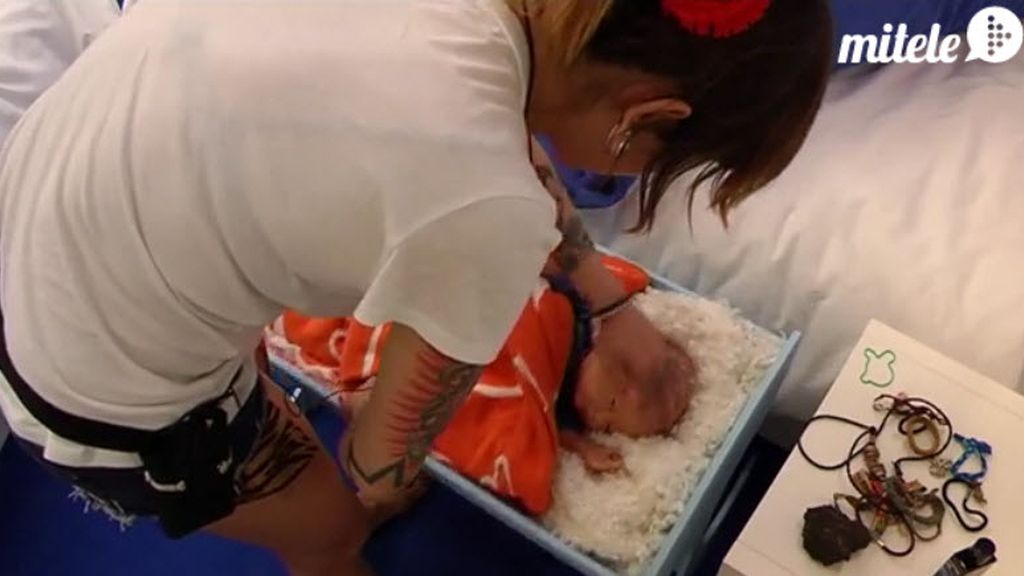 El bebé ha despertado a los concursantes muy temprano