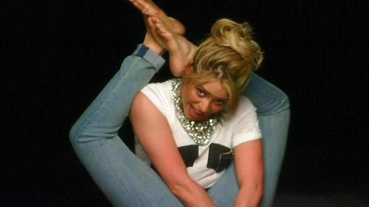 shakira, shakira contorsionista