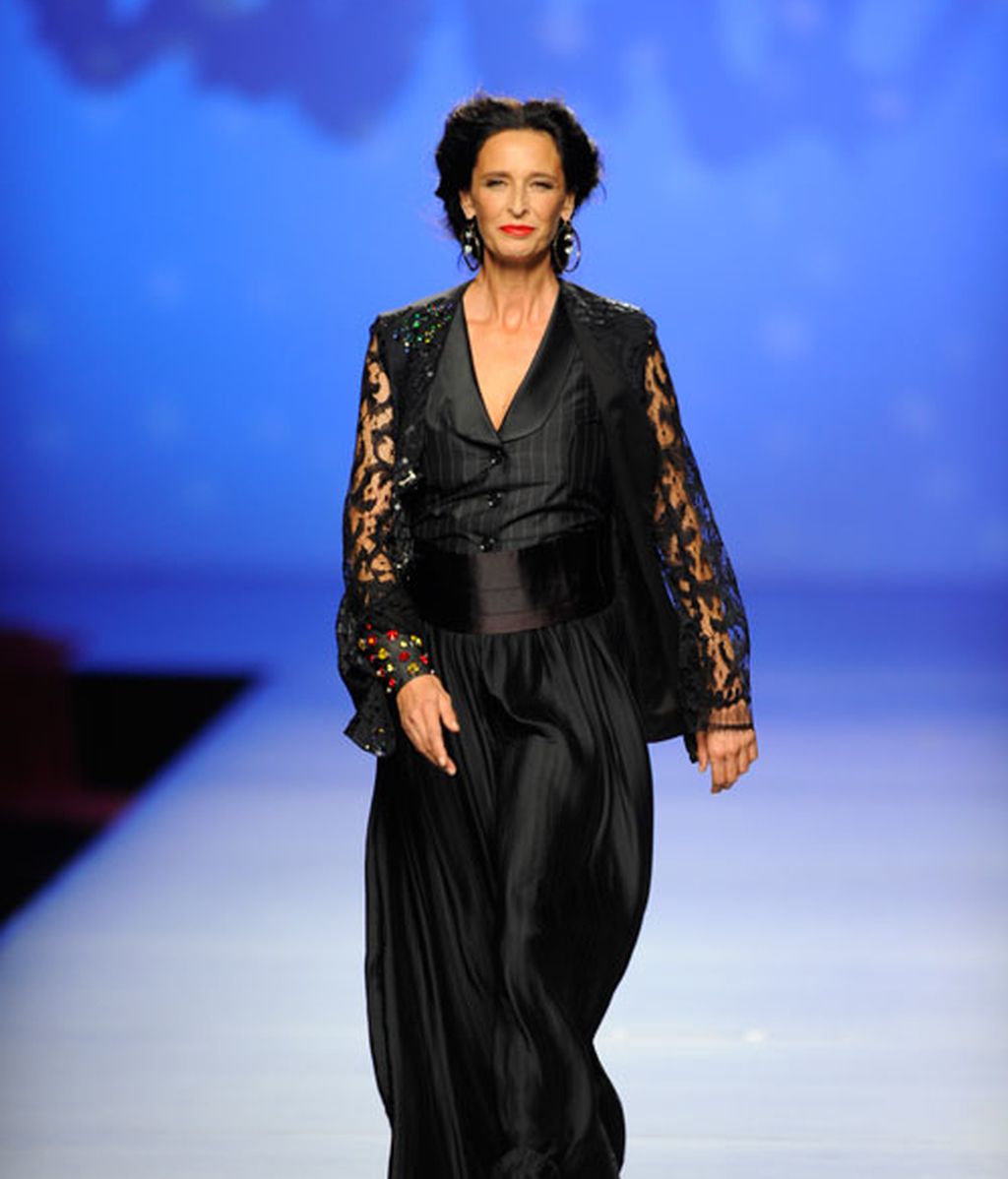 Pasado y presente se fusionan en el desfile de Francis Montesinos