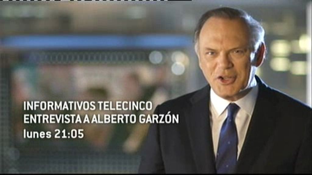 Pedro Piqueras entrevista a Alberto Garzón este lunes en Informativos Telecinco