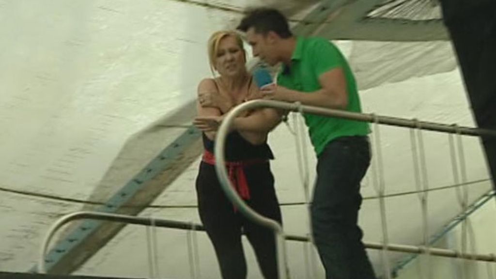 Rosa Benito se entrena para su salto en helicóptero en 'Supervivientes'