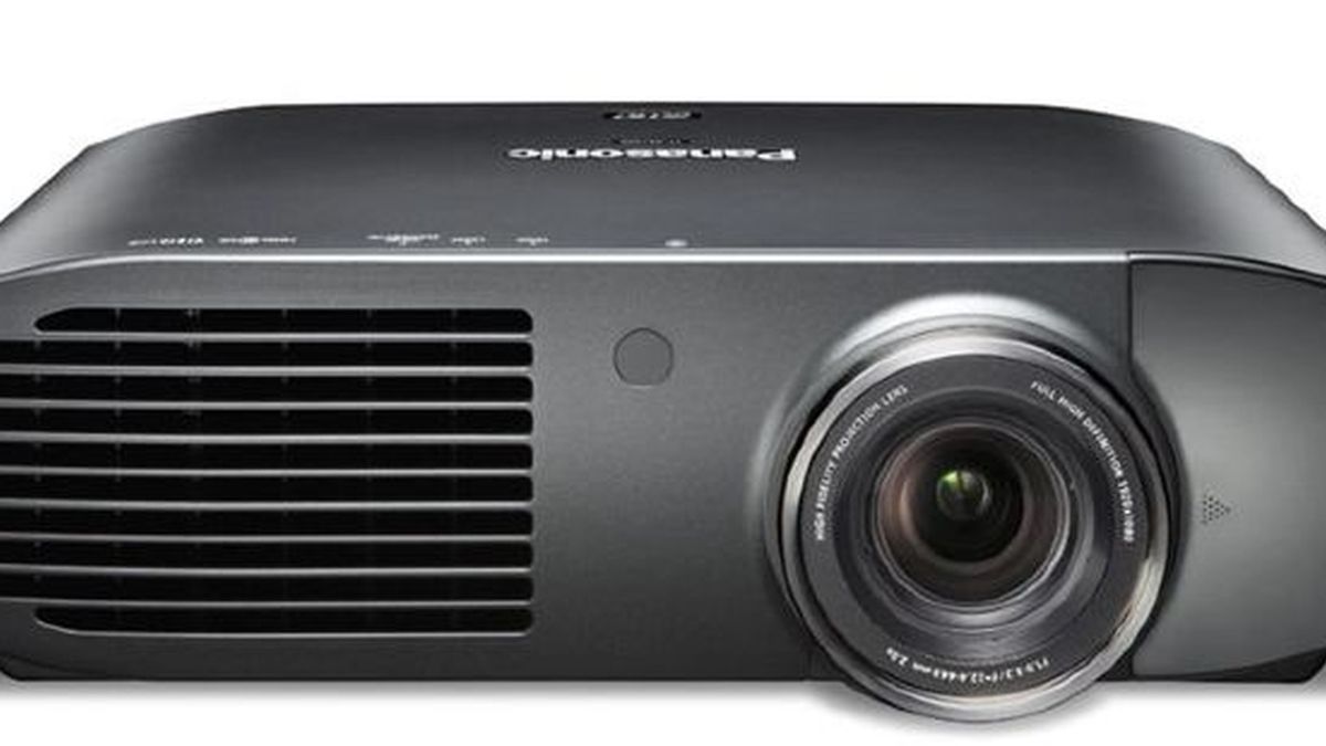 El proyector de Panasonic, preparado para disfrutar de la experiencia de cine , costará 3.119 euros.