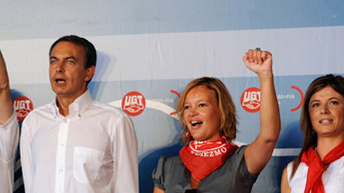 Última aparición de Zapatero en la fiesta minera. Sin el puño en alto. Foto: EFE.