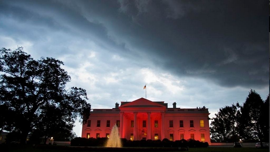 La Casa Blanca, de rosa por una buena causa