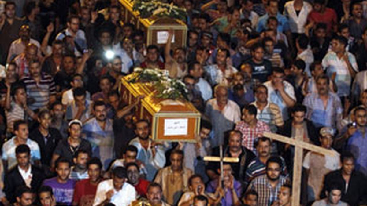 Masivo funeral en El Cairo. Foto: Reuters.
